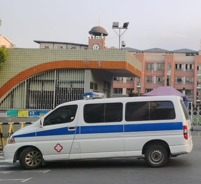 无为救护车出租护送骨折病人一公里多少钱